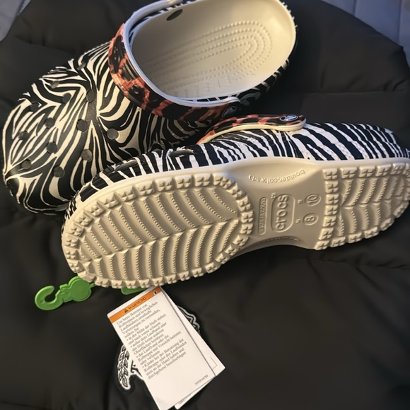 NWT Printed Crocs size 10 woman - no box - Picture 2 of 4